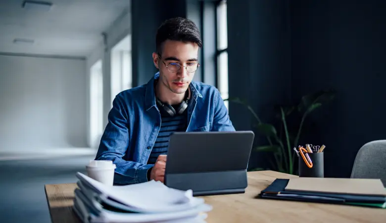 Transition to Vitae TMS e Teams End of Life i Stock 1403897279 1920x1280